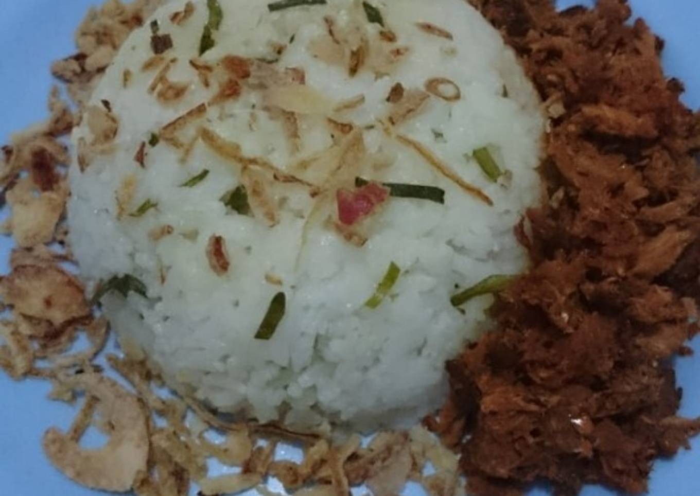 Nasi daun jeruk tongkol suwir