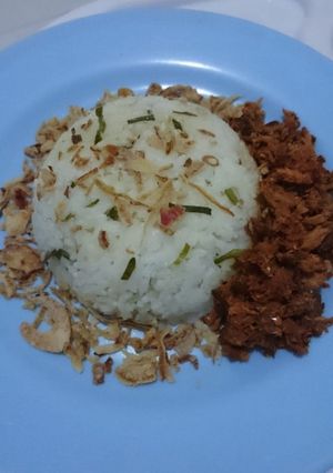 Foto resep Nasi daun jeruk tongkol suwir