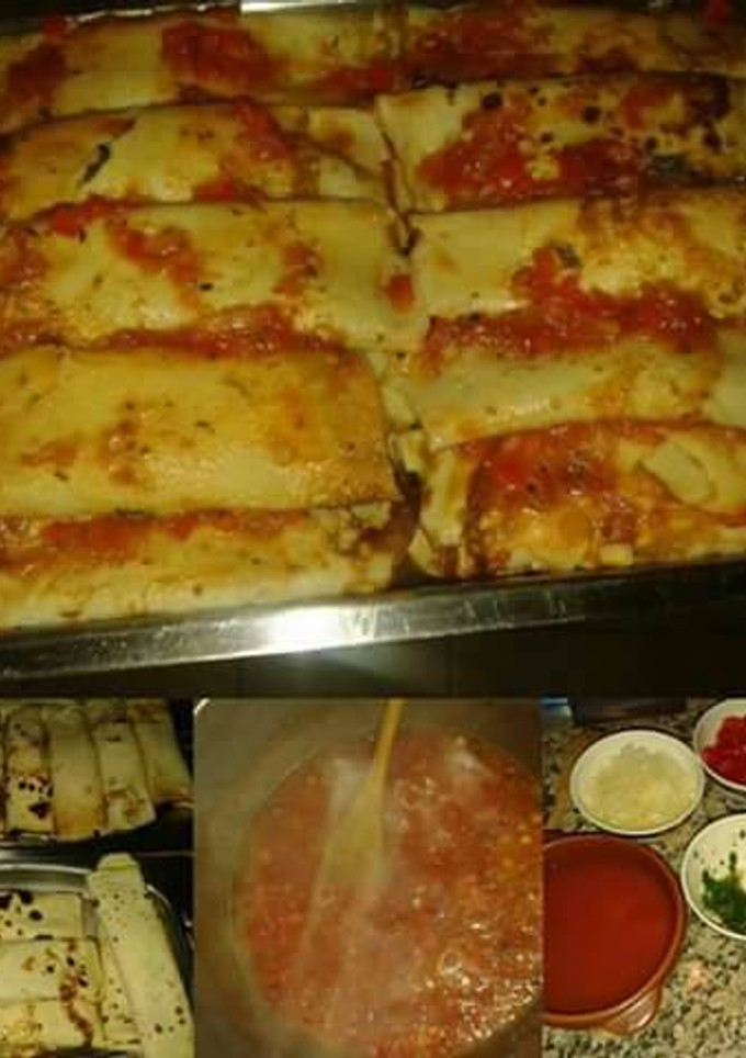 Una foto de Canelones de acelga con salsa roja