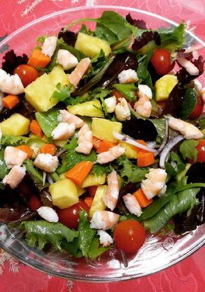 Foto principal de Ensalada de piña y gambas