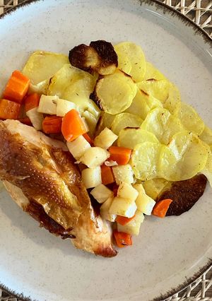 Sült csirke zellergyökérrel és répával recept fotója