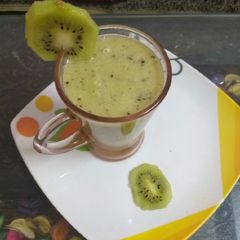 A picture of Kiwi refreshing juice.