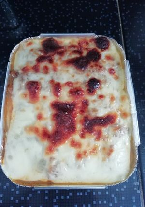 Una foto de Lasagna mixta pollo y carne