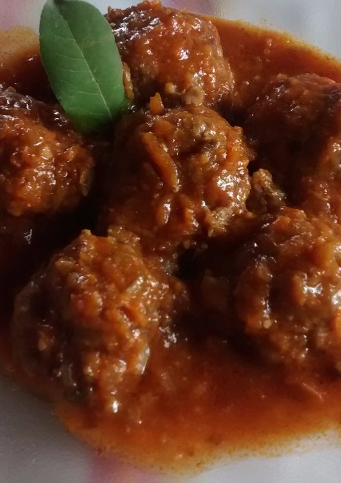 Una foto de Albóndigas de carne  y queso en salsa 🍴