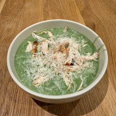 A picture of Chicken and Spinach Cream Soup.