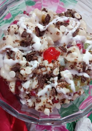 A picture of Fruit chat with cream.