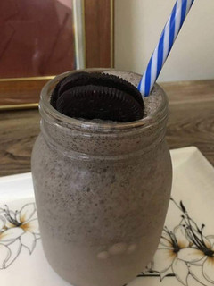 A picture of Oreo shake.