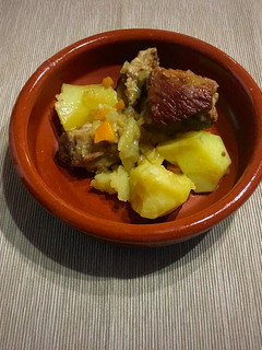 Una foto de Costilla de cerdo al vino con papas