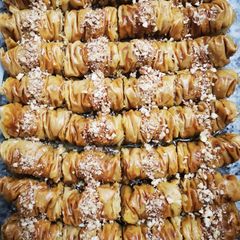 A picture of Pecan and almond baklava.