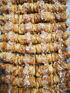A picture of Pecan and almond baklava.