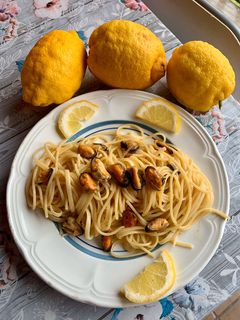 Foto di Spaghetti con cozze e limone