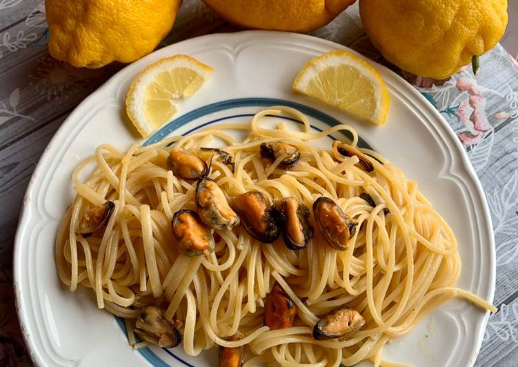 Spaghetti con cozze e limone