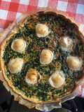 Quiche de espinacas y queso de cabra con cebolla caramelizada