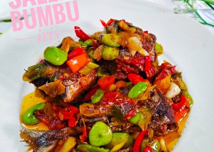 Ikan Salem bumbu iris