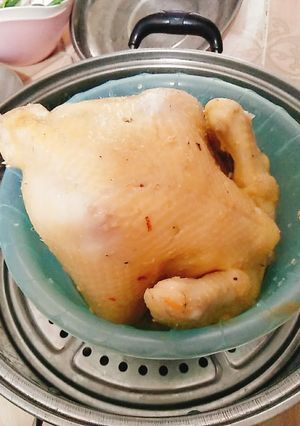 Hình của món Gà hấp muối ớt.