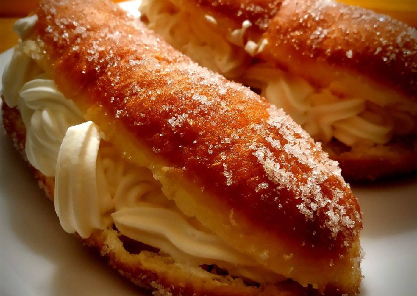 Xuxos con crema pastelera o nata. (Thermomix)