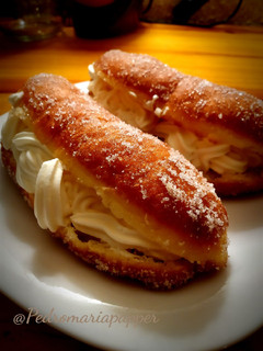 Una foto de Xuxos con crema pastelera o nata. (Thermomix)