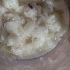 A picture of Garlic paste.
