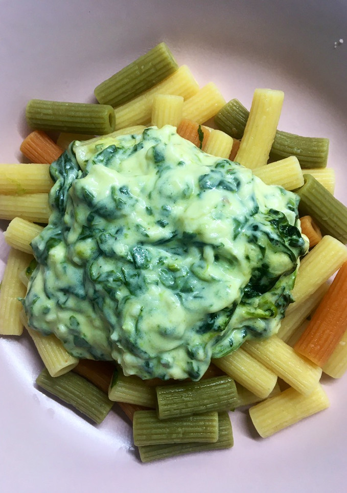Una foto de Penne de verduras con salsa ligera de espinacas (Thermomix)