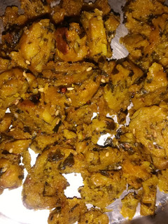 મેથી ના મુઠીયા (Methi Muthiya Recipe In Gujarati) રેસીપી મુખ્ય ફોટો