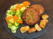 Una foto di patate zucchine uova