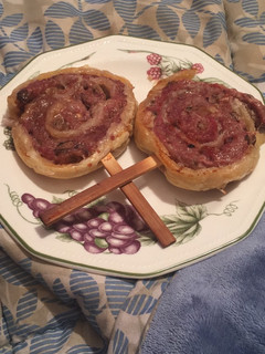 Una foto de Piruletas de hojaldre y buey