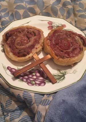 Una foto de Piruletas de hojaldre y buey