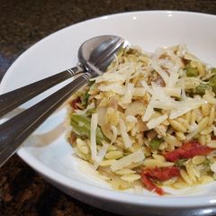 A picture of Lemony Chicken Orzo with Vegetables.