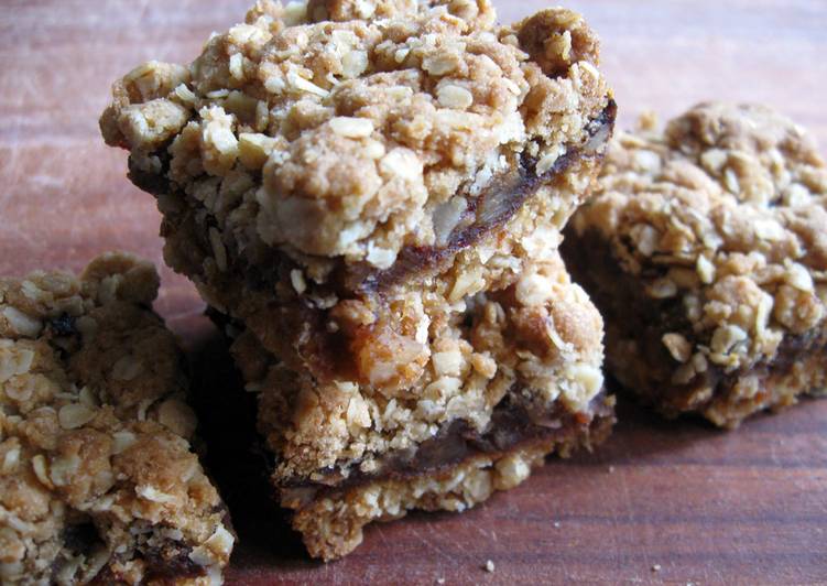 Dates &amp; Walnuts Crumble Slices