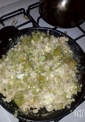 Una foto de Revuelto de fideo con brócoli..súper fácil