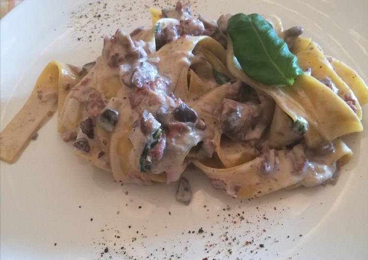 Simple Way to Prepare Award-winning Pappardelle con misto funghi e speck