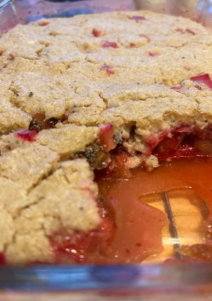 A picture of Strawberry Rhubarb Baked Oatmeal Chia Pudding.