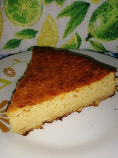 Una foto de Torta húmeda de naranja low carbs