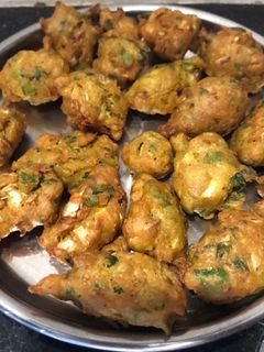 પકોડા(Pakoda recipe in Gujarati) રેસીપી મુખ્ય ફોટો