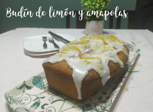 Una foto de Budín de limón y amapolas