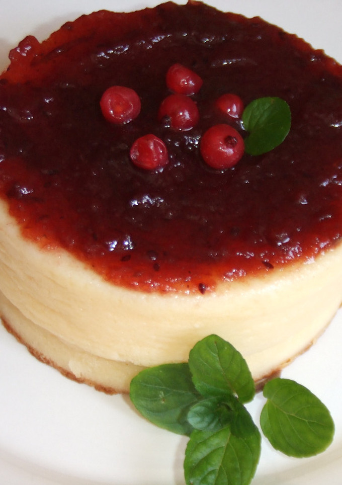 Una foto de Pastel de queso con grosellas