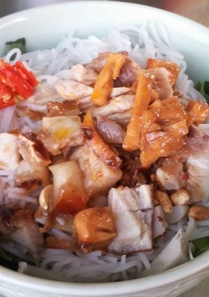 Hình của món Bún mắm thịt quay.