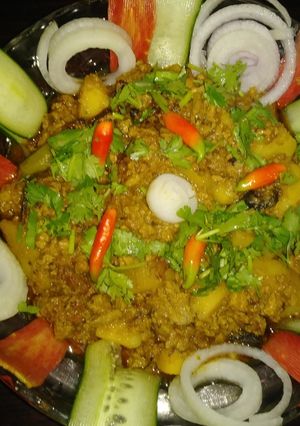 A picture of Qeema methi aloo.