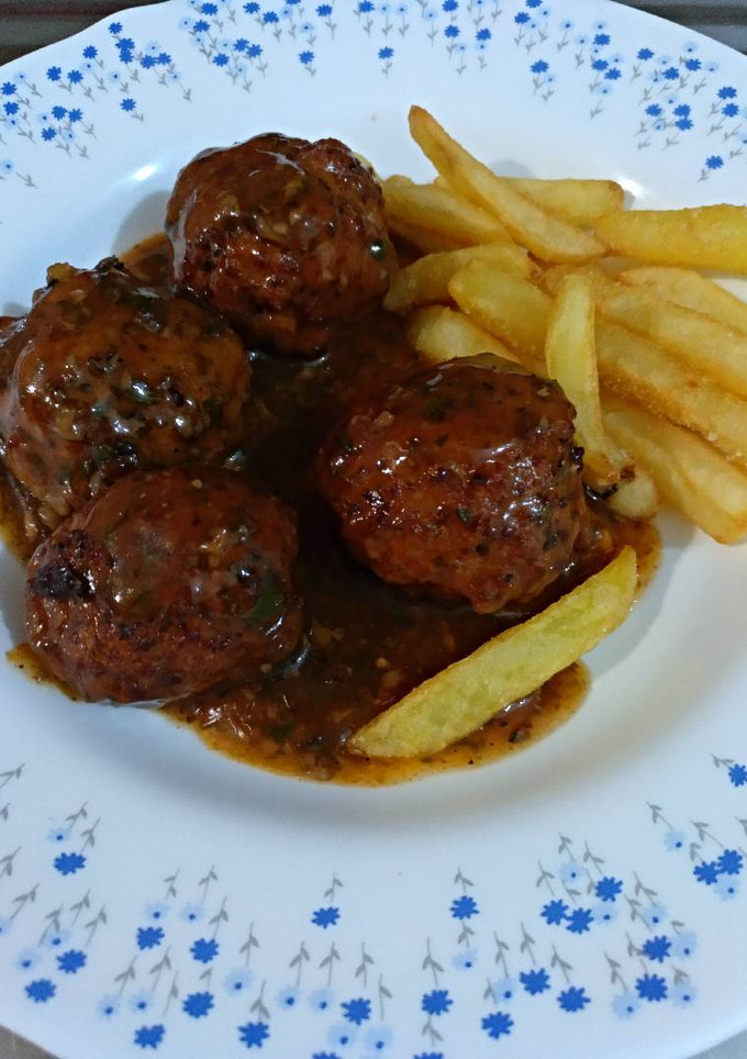 Una foto de Albóndigas de carne y champiñones