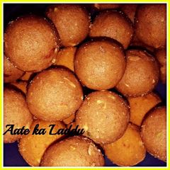 A picture of Atte ka ladoo.