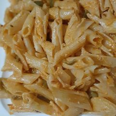 A picture of Creamy pasta.