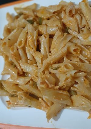 A picture of Creamy pasta.