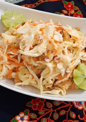 عکسی از دستور سالاد کلم و کشمش