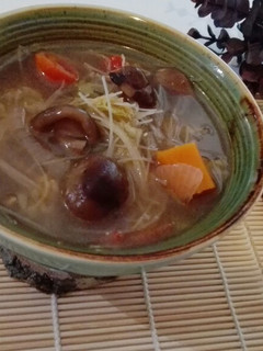 Una foto de Sopa con fideos de arroz
