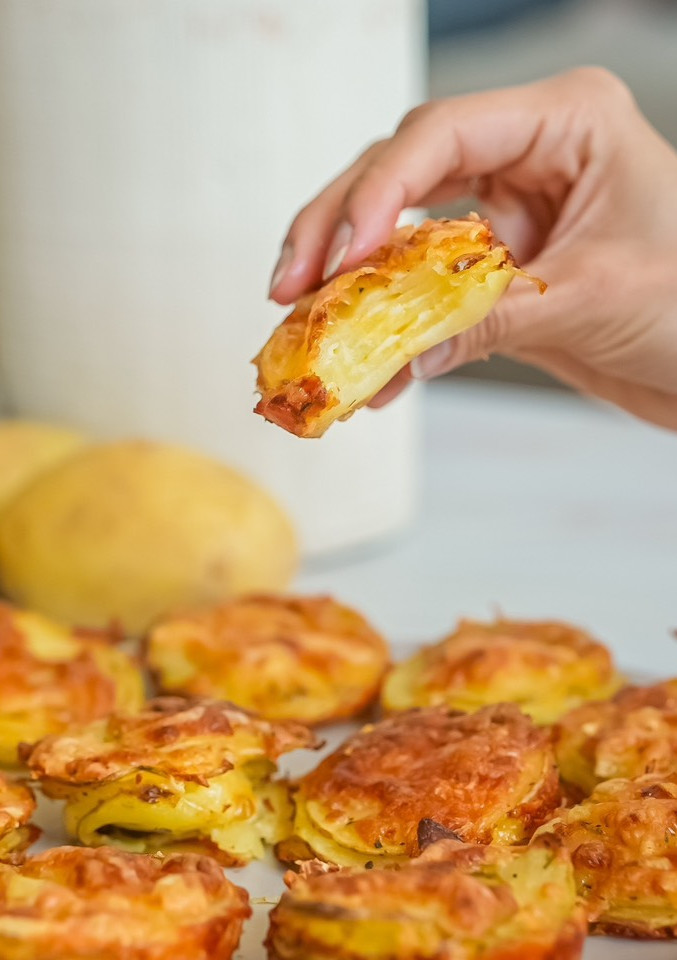 Una foto de Milhojas de patata y queso