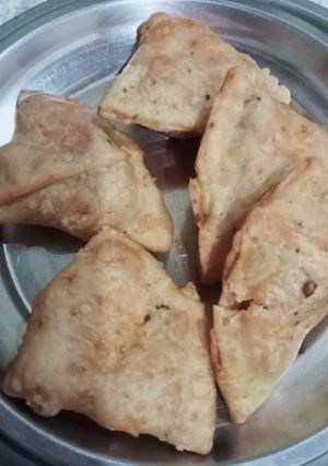 समोसा (samosa recipe in Hindi) रेसिपी मुख्य फोटो