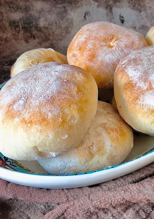 Hình của món Bánh Mì Tròn Cổ Điển.