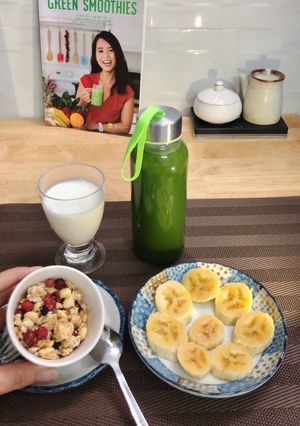 Hình của món Bữa sáng nhanh, gọn, lành mạnh với ngũ cốc BA, sữa chua và chuối.