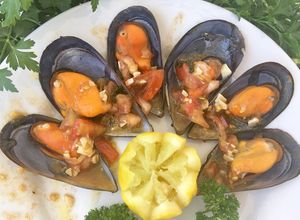 Foto principal de Mejillones con picadita de tomate y balsámico