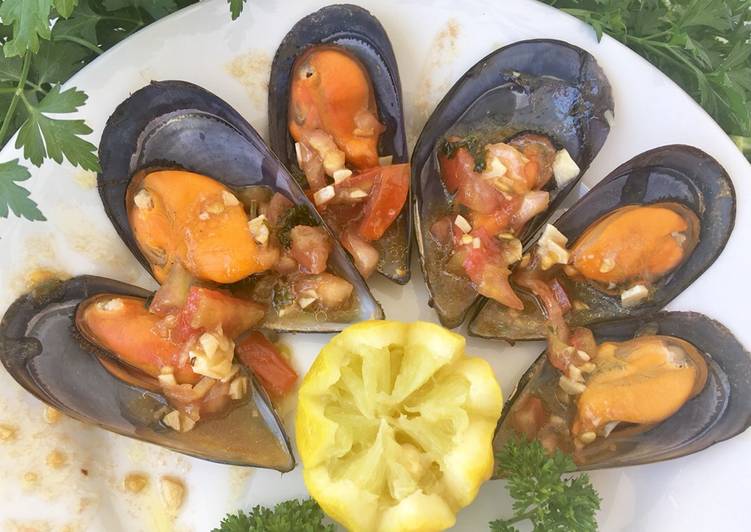 Mejillones con picadita de tomate y balsámico